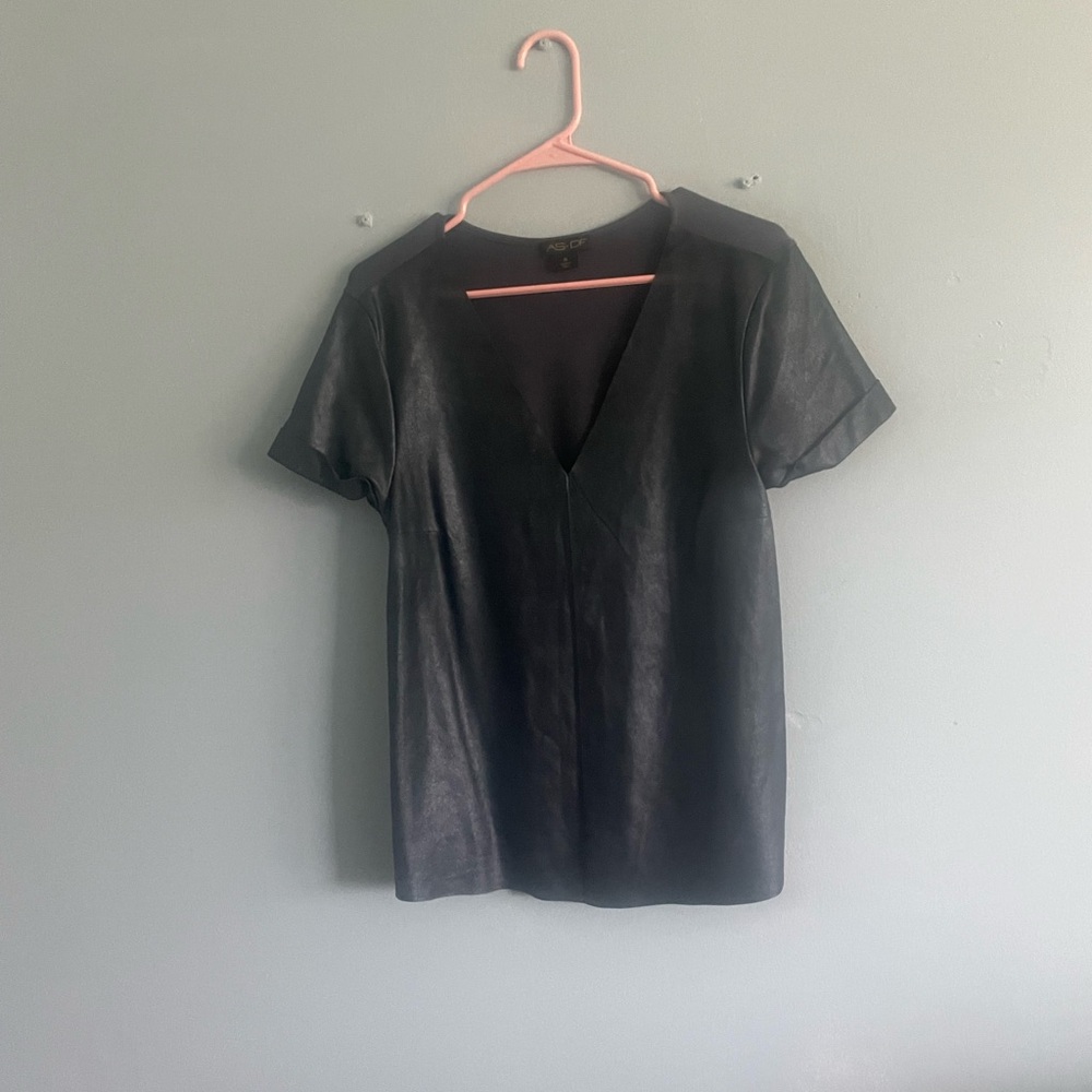 AS by DF chic navy blue V-Neck Women's Short Sleeve Top